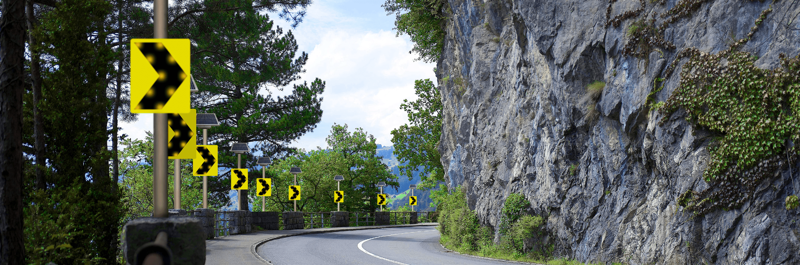 Solar curve warning chevron sign system